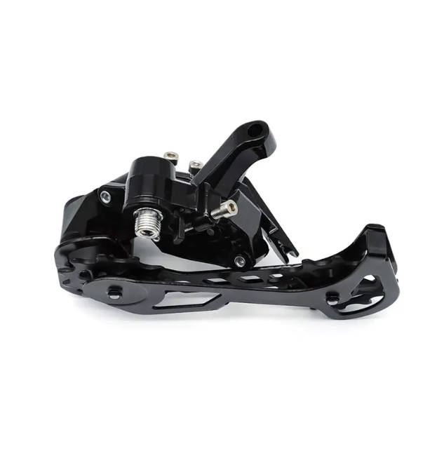 Quomodo haec MTB birota 12 velocitas tergorum derailleur impedit quominus catenam catenam a parte eiectis feriat?